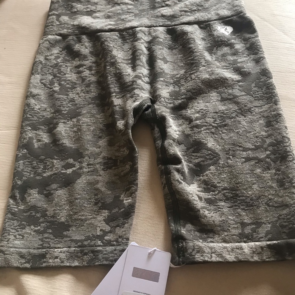 Women Best cycling shorts camo seamless